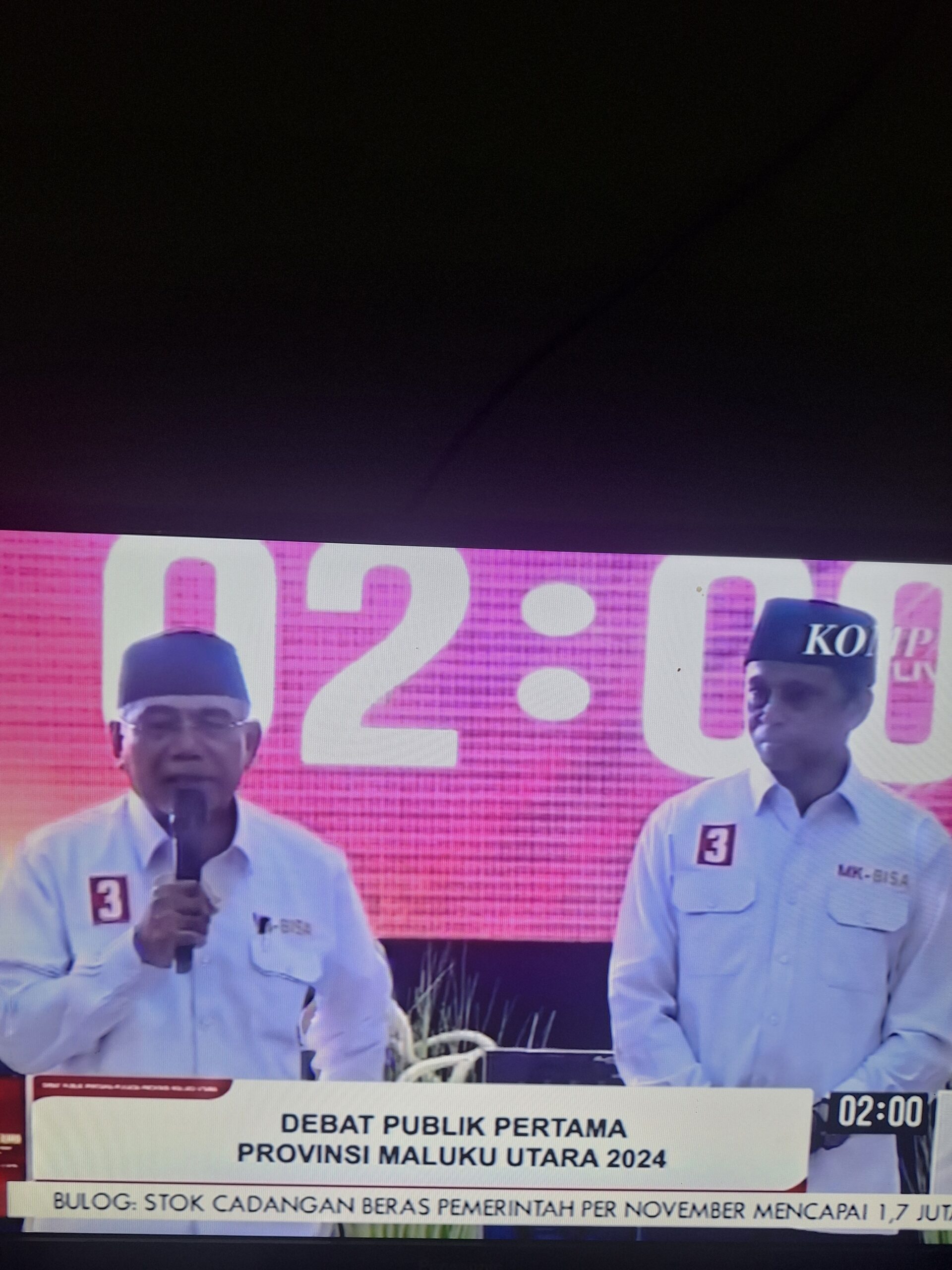 TAMPIL SANGAT MEYAKINKAN, MK BISA TUTUP DEBAT PERDANA “NO ONE LEFT BEHIND.