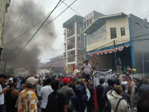 Tuntut Usut Kecurangan Pilkada, AMMU Seruduk Bawaslu dan KPU